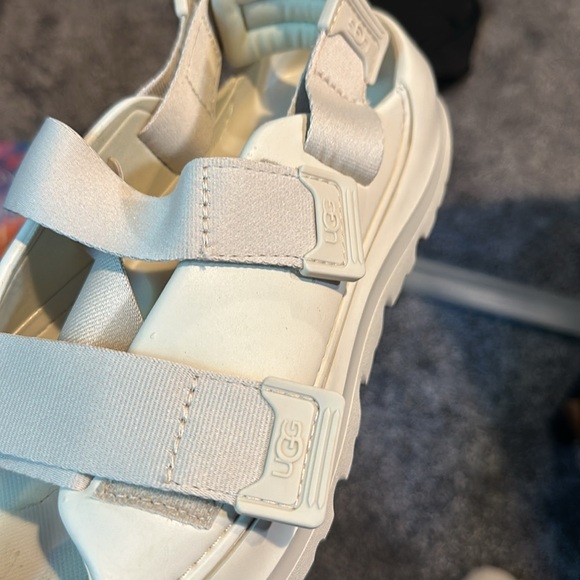 UGG sandals - practically new. Worn only one day - Picture 3 of 5